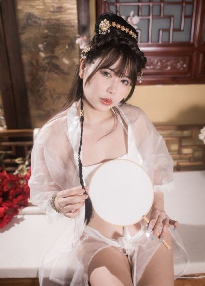 挽起裙子迈开腿坐上去c黄_4KBD在线观看