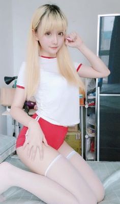 美女骚露尿口与奶头厕所_720完整视频观看